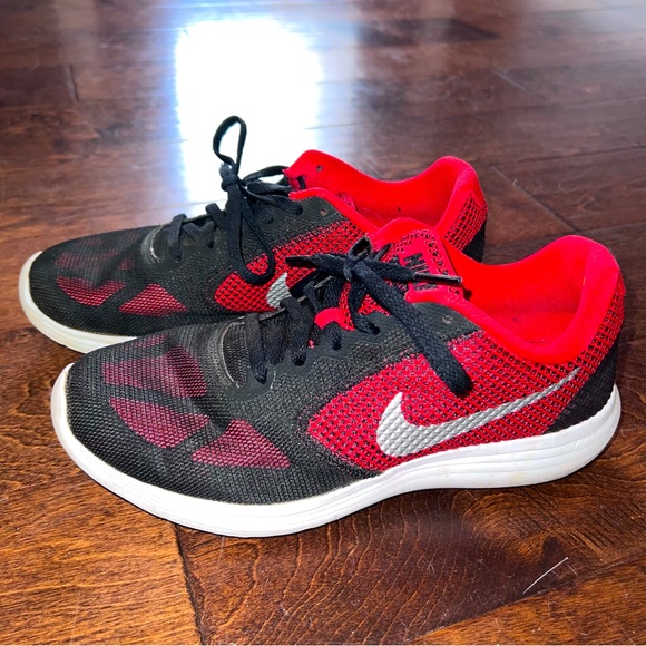 Nike Men's Red Revolution 3 Athletic Running Shoes Size 7 - Picture 1 of 5